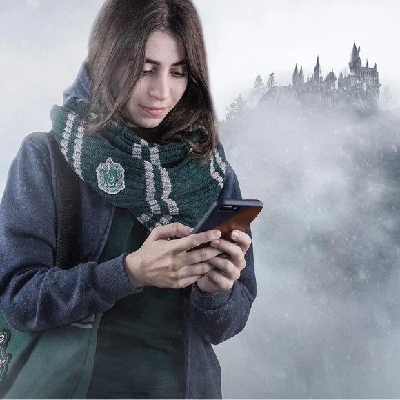 Official Harry Potter Infinity Scarf Slytherin Ultra Soft CINEREPLICAS Unisex - Picture 2 of 5